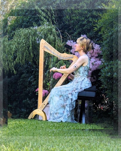 Gallery photo 2 of Elizabeth Owens – Modern Harpist