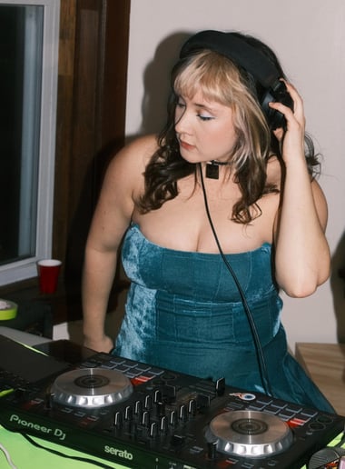 Gallery photo 5 of Multi-Genre SInger/Vocalist