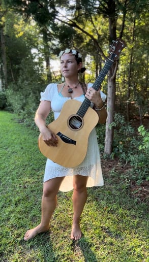 Gallery photo 1 of Multi Instrumentalists Songstress
