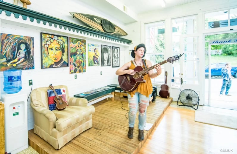 Gallery photo 5 of Multi Instrumentalists Songstress