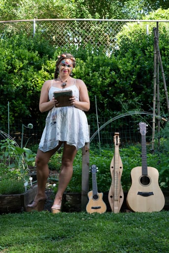 Gallery photo 6 of Multi Instrumentalists Songstress