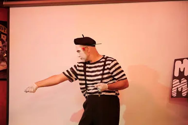 Gallery photo 5 of Mum's the Mime and Actor Mike Sutton
