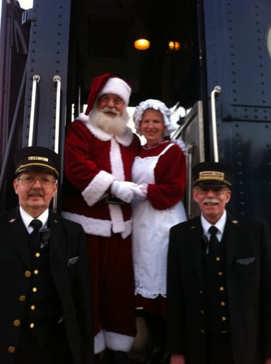 Gallery photo 3 of Music City Santa & Mrs. Claus