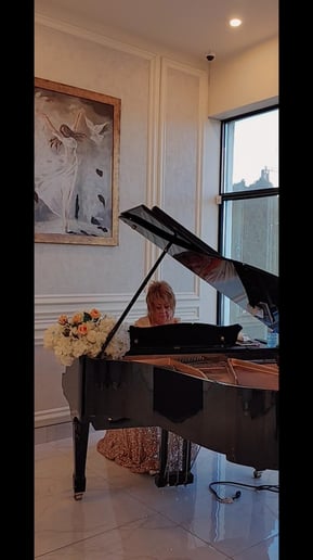Gallery photo 3 of Liliana Piano