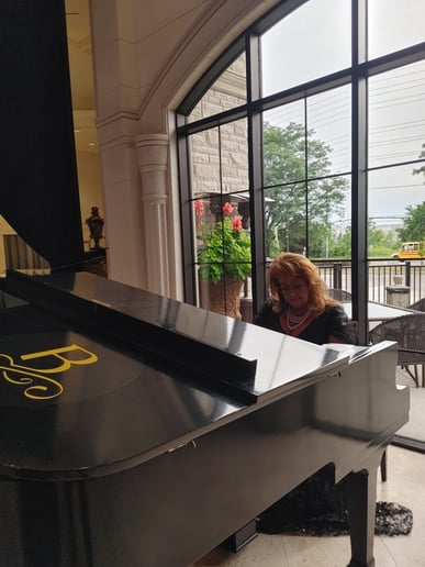 Gallery photo 1 of Liliana Piano