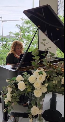 Gallery photo 4 of Liliana Piano