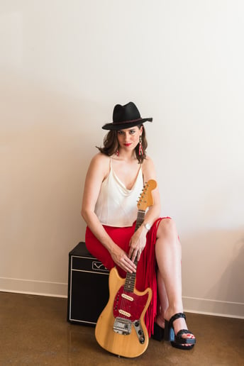 Gallery photo 1 of mustanganna