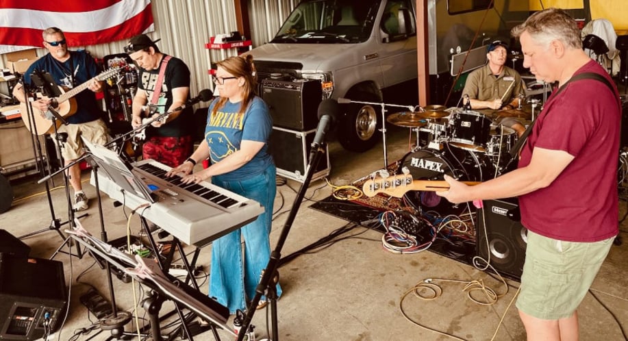 Gallery photo 1 of My Monday Band