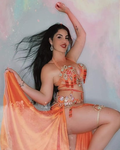 Gallery photo 31 of Myrian Bellydancer