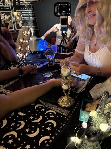 Gallery photo 24 of Mystic Gera's Palm and Tarot