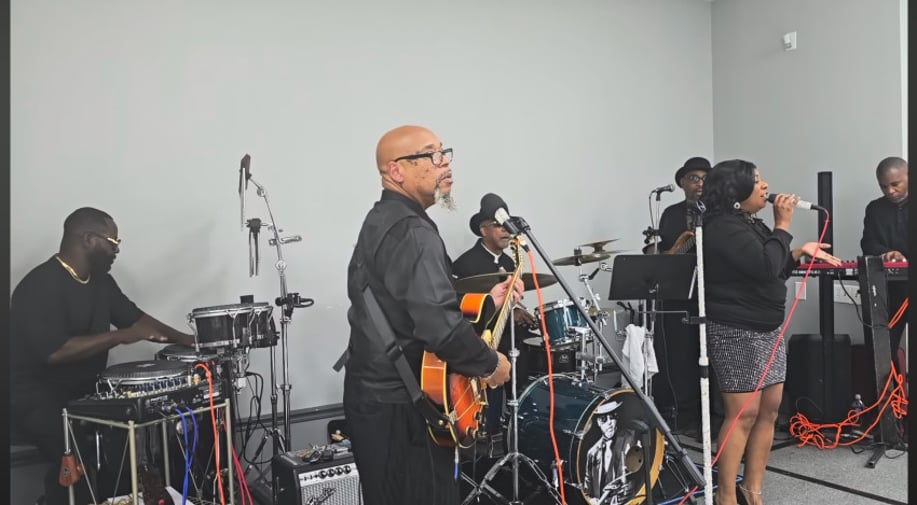 Gallery photo 10 of Mz Bree & Funk Tyme Soldiers R&B/Funk