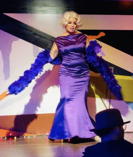 Gallery photo 4 of Mz. Juicy Jones Burlesque