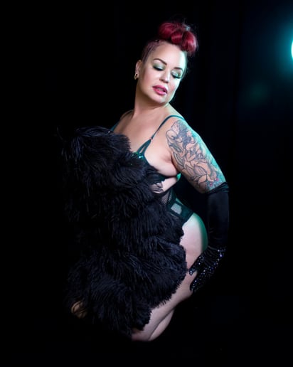 Gallery photo 10 of Mz. Juicy Jones Burlesque
