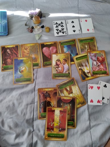 Gallery photo 2 of LeiLuminary Tarot