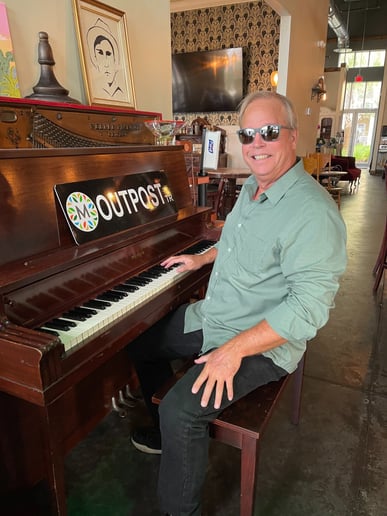 Gallery photo 4 of Nache on Piano