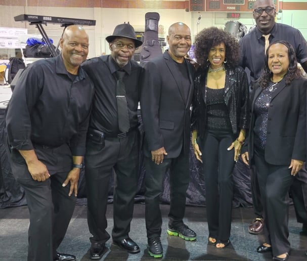 Gallery photo 6 of Nadine and her Soul of New York Band