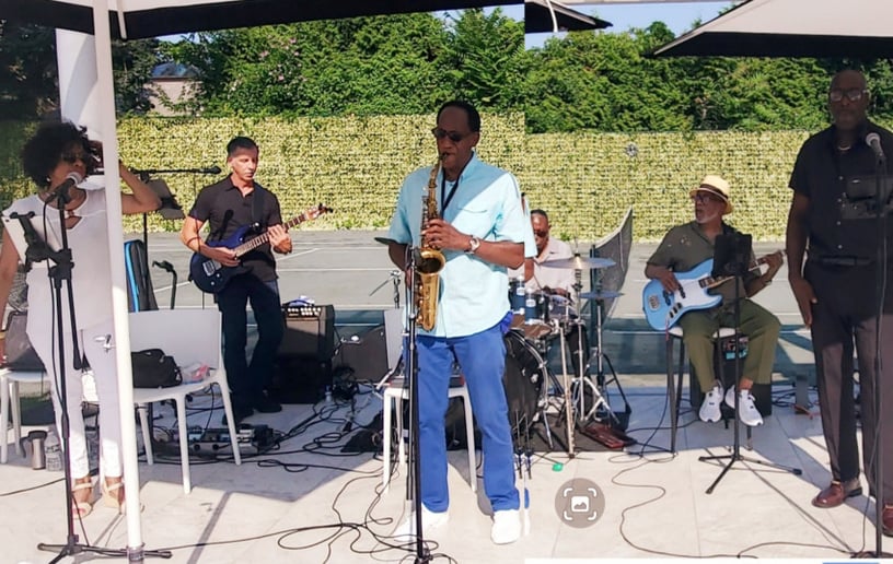 Gallery photo 1 of Nadine and her Soul of New York Band