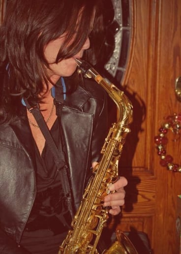 Gallery photo 2 of Naomi Sax