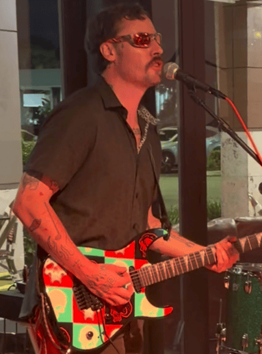Gallery photo 3 of Naples Guitar Man
