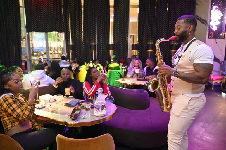 Gallery photo 10 of NapoSax | DJ & Live Sax Experience