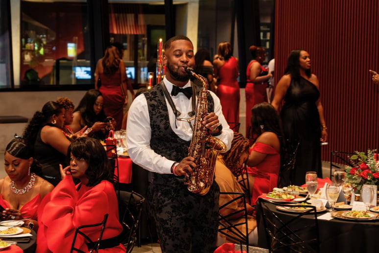 Gallery photo 7 of NapoSax | DJ & Live Sax Experience