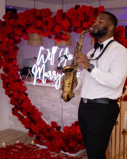 Gallery photo 9 of NapoSax | DJ & Live Sax Experience