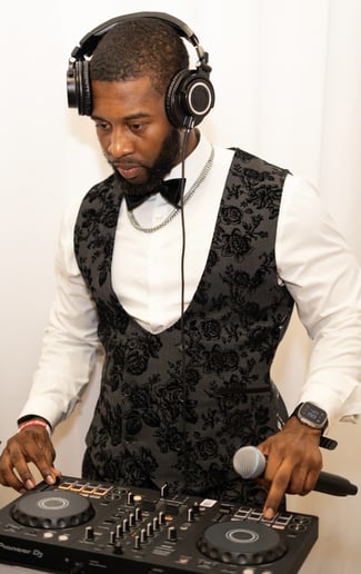 Gallery photo 6 of NapoSax | DJ & Live Sax Experience