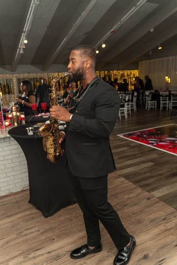 Gallery photo 3 of NapoSax | DJ & Live Sax Experience