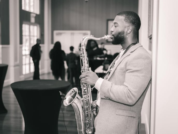 Gallery photo 4 of NapoSax | DJ & Live Sax Experience