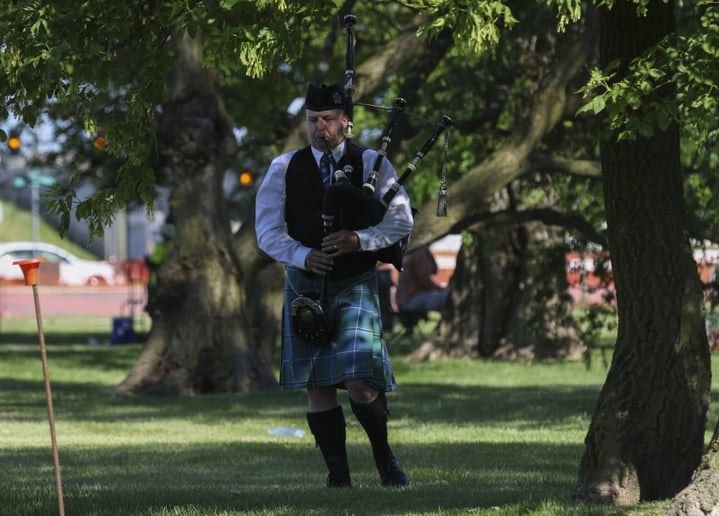 Gallery photo 4 of Nathan Wilds Bagpiper