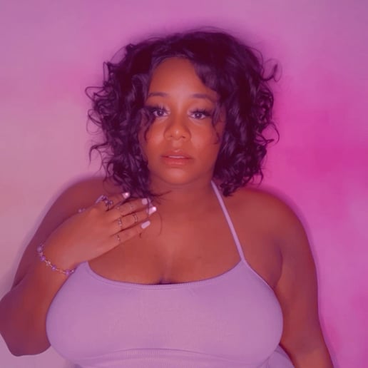 Gallery photo 1 of Nayeli