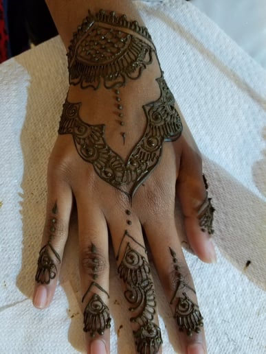 Gallery photo 1 of Naz e Henna