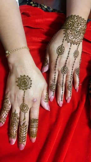 Gallery photo 2 of Naz e Henna