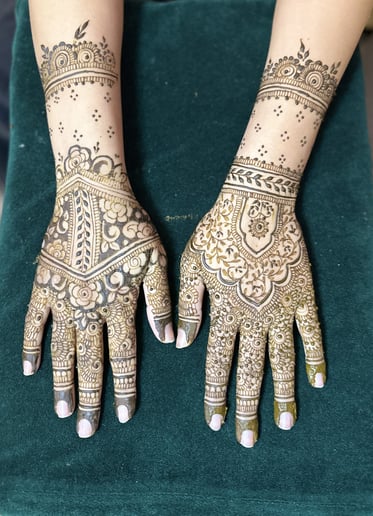 Gallery photo 4 of Naz e Henna