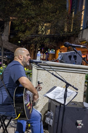 Gallery photo 4 of Nef Hernandez Solo Acoustic Artist