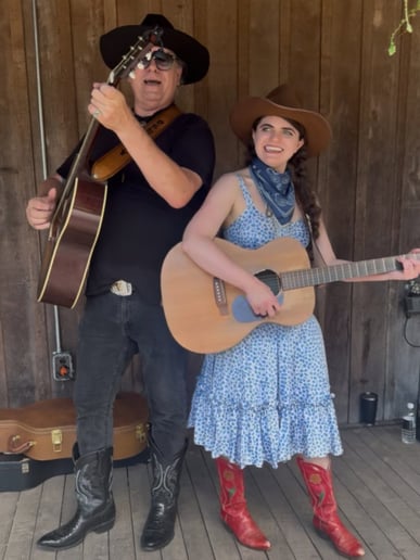Gallery photo 5 of Nettie & The Delta Boy