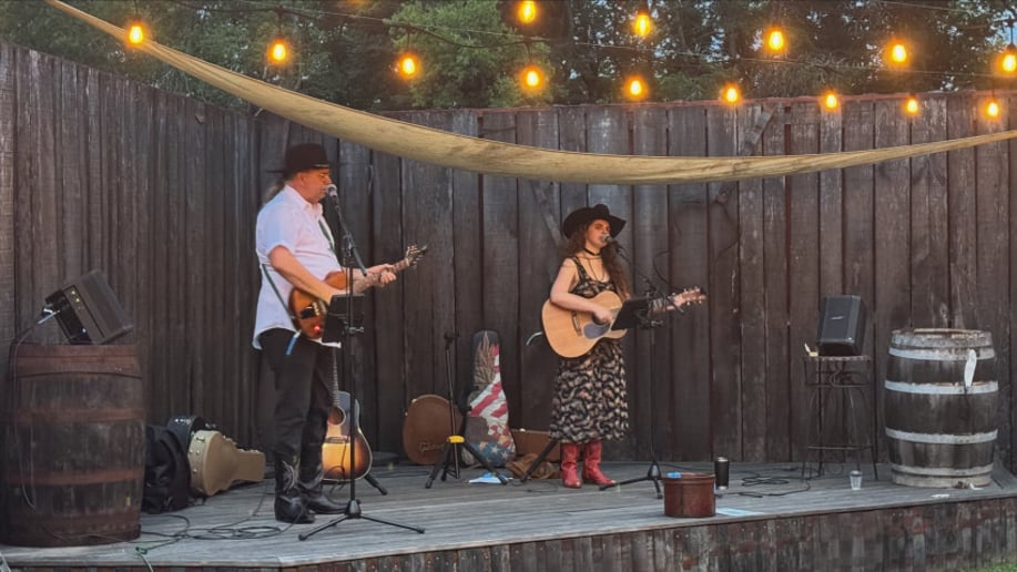 Gallery photo 6 of Nettie & The Delta Boy