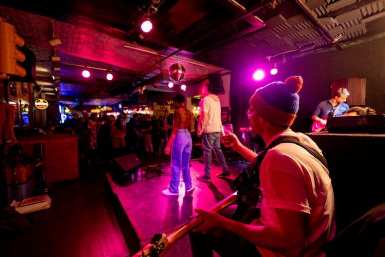 Gallery photo 2 of Nev_sings