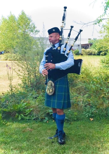 Gallery photo 7 of New England Highland Piper