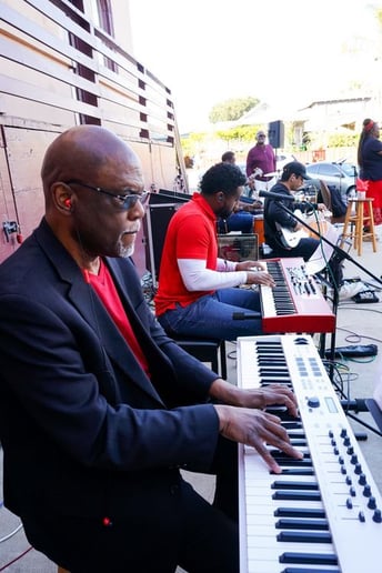 Gallery photo 2 of New Vision Band
