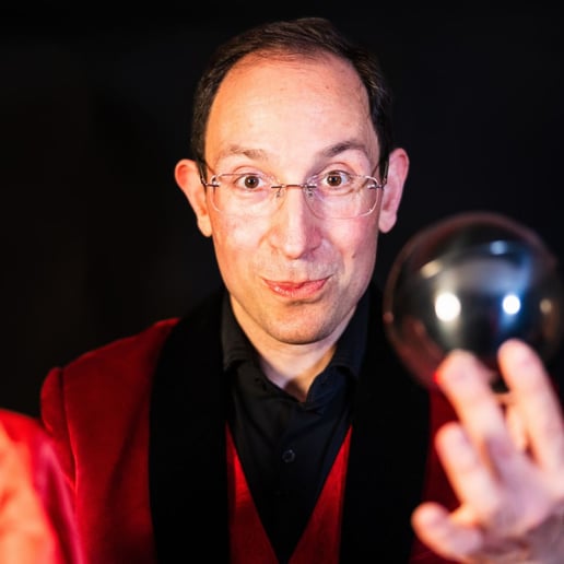 Gallery photo 3 of Silva the Corporate Magician: Where Enchantment Meets Elegance