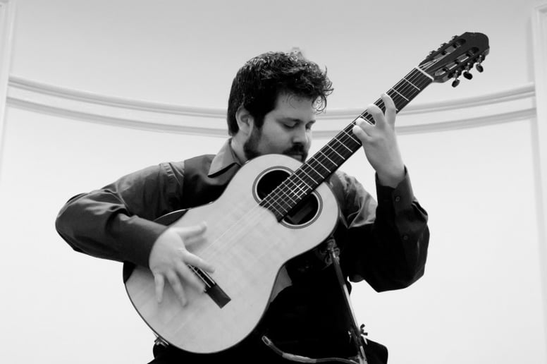 Gallery photo 1 of Nick Cutroneo, classical guitarist