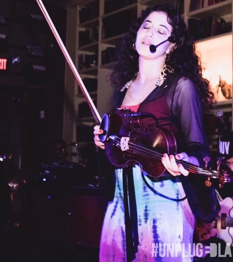 Gallery photo 2 of The Singing Violinist
