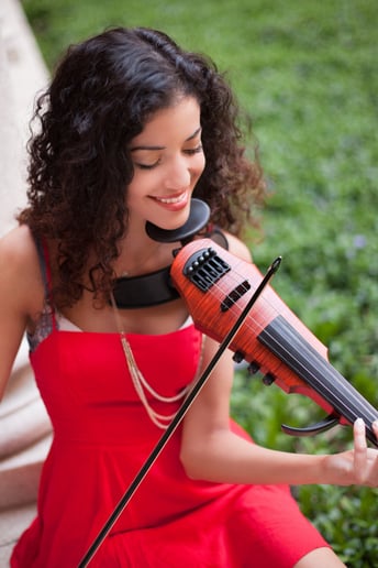 Gallery photo 1 of The Singing Violinist
