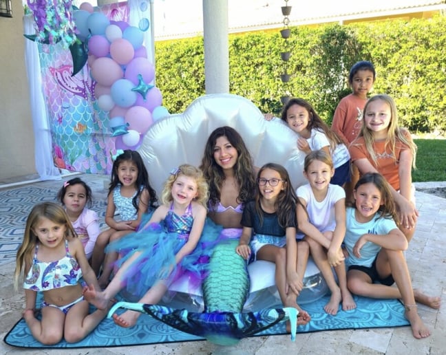 Gallery photo 3 of Nikki Under The Sea