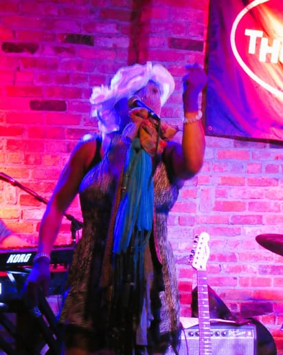 Gallery photo 2 of NiNi Love Vocalist