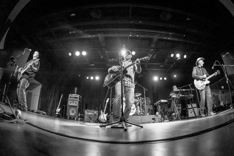 Gallery photo 2 of No Shoes Nation Band Kenny Chesney Tribu