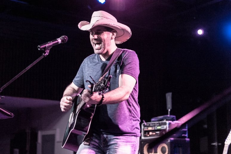Gallery photo 3 of No Shoes Nation Band Kenny Chesney Tribu