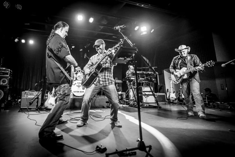 Gallery photo 5 of No Shoes Nation Band Kenny Chesney Tribu