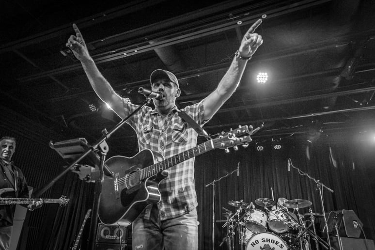 Gallery photo 6 of No Shoes Nation Band Kenny Chesney Tribu